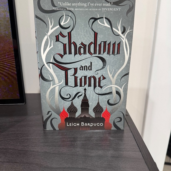 SIGNED Shadow & Bone Trilogy by Leigh Bardugo - Picture 3 of 8